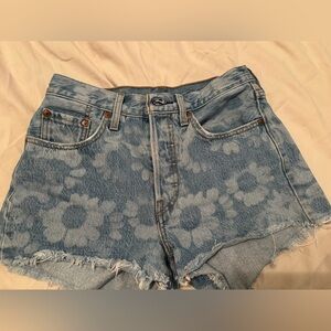 Levi’s 501 floral cut off shorts 25